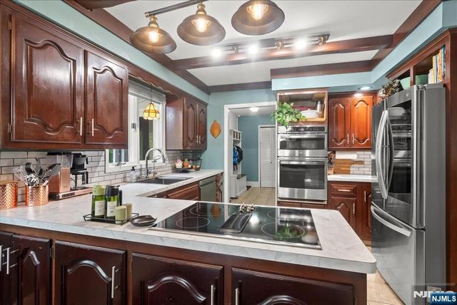 21 Carteret Street, West Milford, NJ 07480