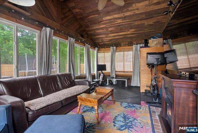 21 Carteret Street, West Milford, NJ 07480