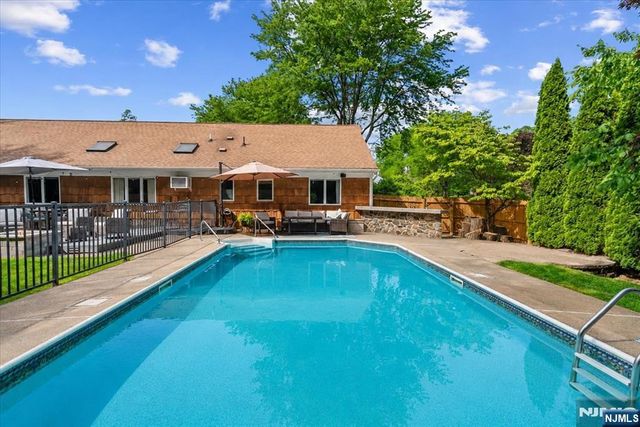 21 Carteret Street, West Milford, NJ 07480