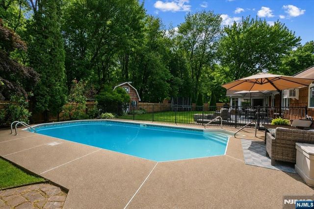 21 Carteret Street, West Milford, NJ 07480
