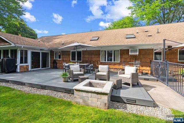 21 Carteret Street, West Milford, NJ 07480