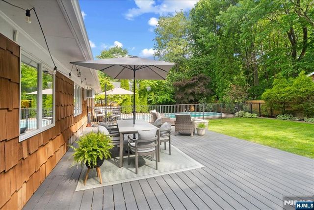 21 Carteret Street, West Milford, NJ 07480