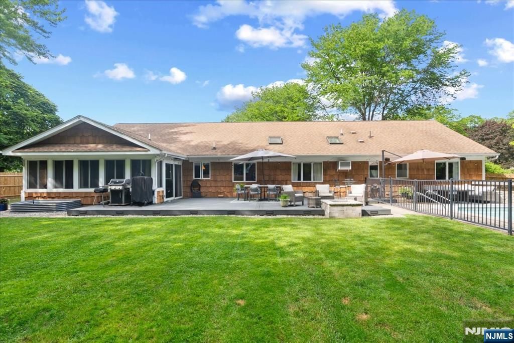 21 Carteret Street, West Milford, NJ 07480