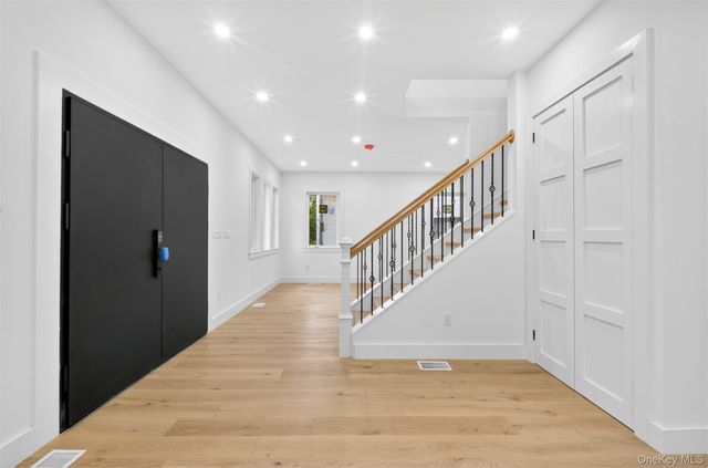 8366 Charlecote Ridge, Jamaica, NY 11432