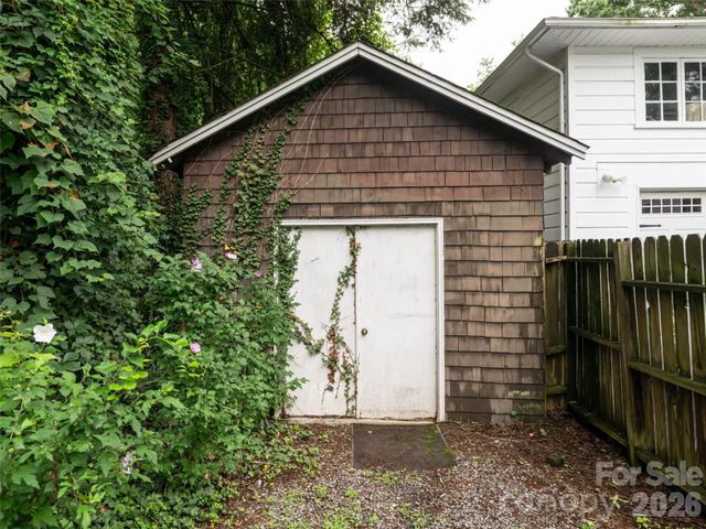 174 Pearson Drive, Asheville, NC 28801