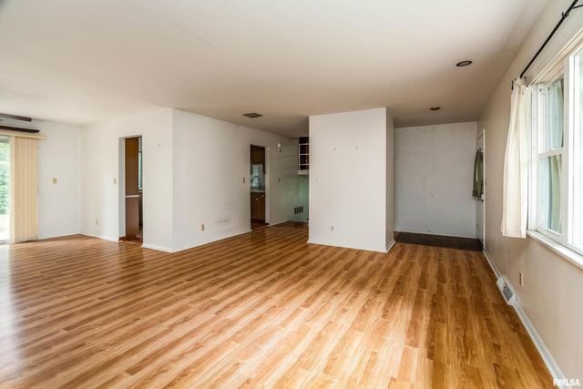 1301 W Court Street, Carbondale, IL 62901