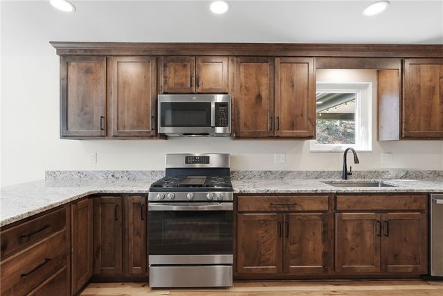 217 Thornberry Dr, Churchill Boro, PA 15235