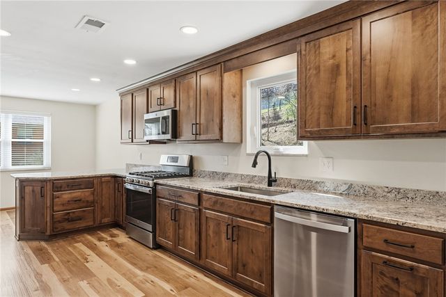 217 Thornberry Dr, Churchill Boro, PA 15235