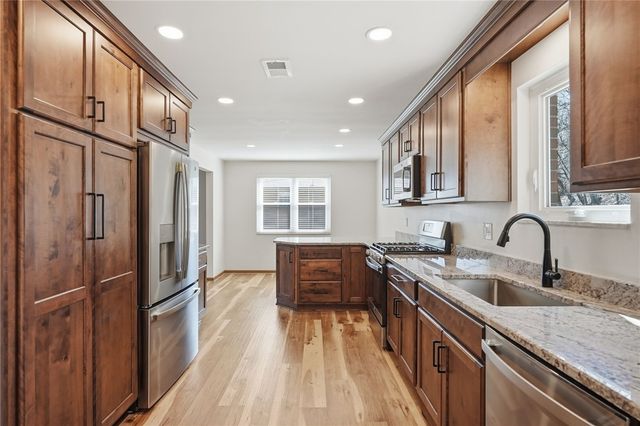 217 Thornberry Dr, Churchill Boro, PA 15235