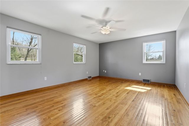 217 Thornberry Dr, Churchill Boro, PA 15235