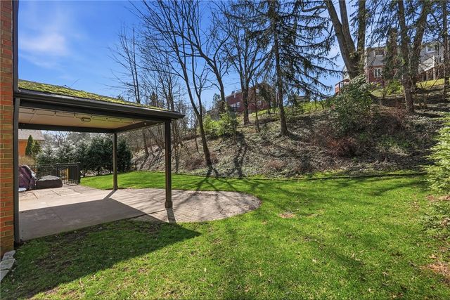 217 Thornberry Dr, Churchill Boro, PA 15235