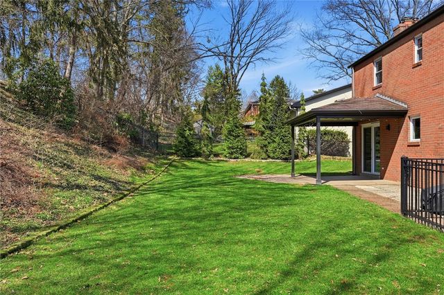 217 Thornberry Dr, Churchill Boro, PA 15235