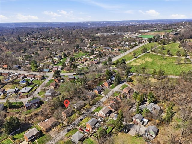 217 Thornberry Dr, Churchill Boro, PA 15235