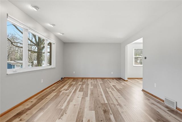 217 Thornberry Dr, Churchill Boro, PA 15235