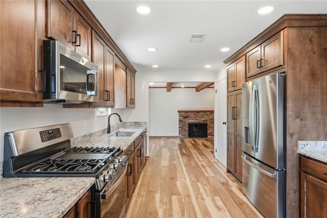 217 Thornberry Dr, Churchill Boro, PA 15235