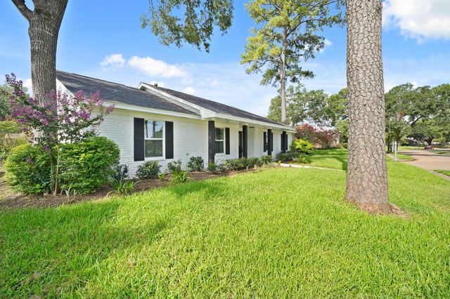 5943 Greenmont Drive, Houston, TX 77092