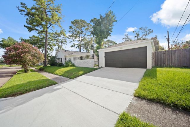 5943 Greenmont Drive, Houston, TX 77092