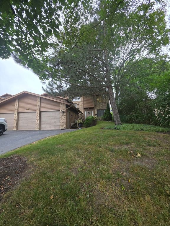 423 S 3rd Street 2, St. Charles, IL 60174