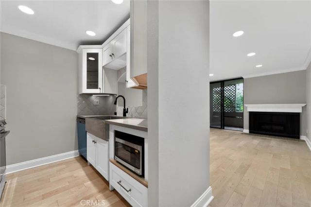 750 N Kings 114, West Hollywood, CA 90069