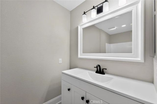 750 N Kings 114, West Hollywood, CA 90069
