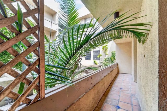 750 N Kings 114, West Hollywood, CA 90069