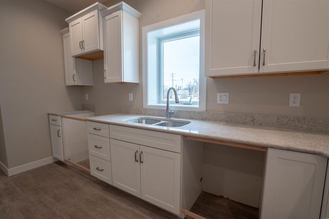 607 4th St, Dike, IA 50624