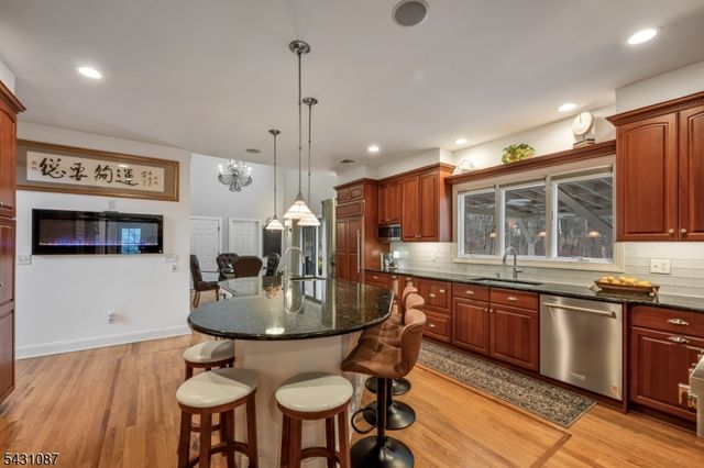 5 Sherwood Ct, Randolph Twp., NJ 07869
