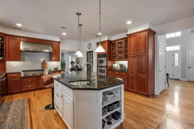 5 Sherwood Ct, Randolph Twp., NJ 07869