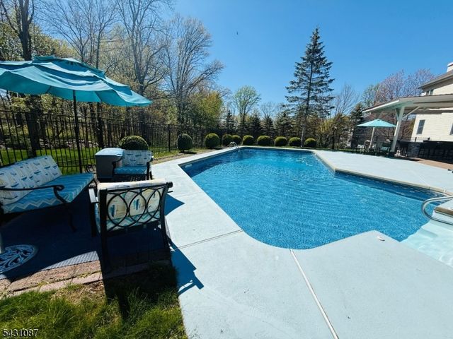 5 Sherwood Ct, Randolph Twp., NJ 07869