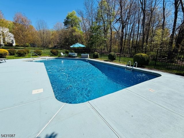 5 Sherwood Ct, Randolph Twp., NJ 07869