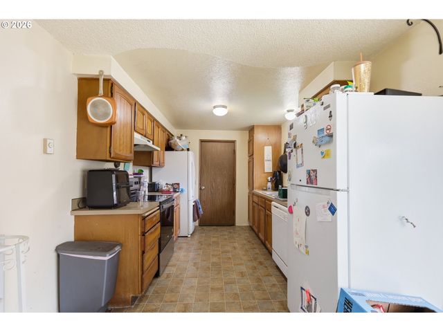 920 ECHO HOLLOW Rd, Eugene, OR 97402