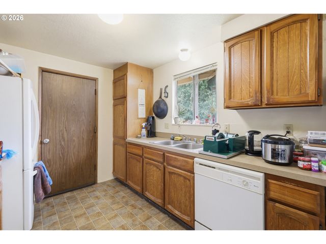 920 ECHO HOLLOW Rd, Eugene, OR 97402