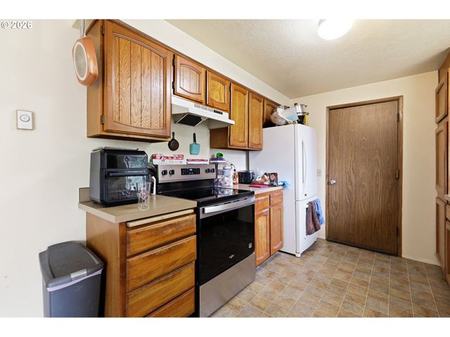 920 ECHO HOLLOW Rd, Eugene, OR 97402