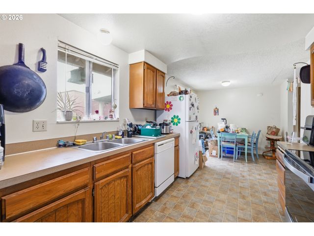 920 ECHO HOLLOW Rd, Eugene, OR 97402