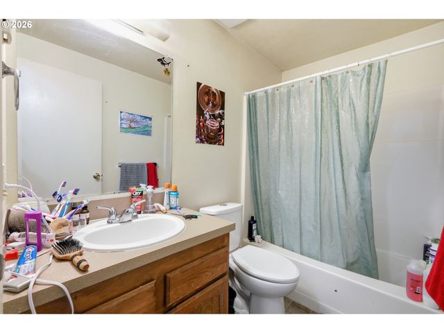 920 ECHO HOLLOW Rd, Eugene, OR 97402