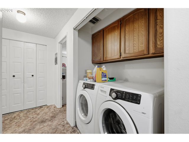 920 ECHO HOLLOW Rd, Eugene, OR 97402