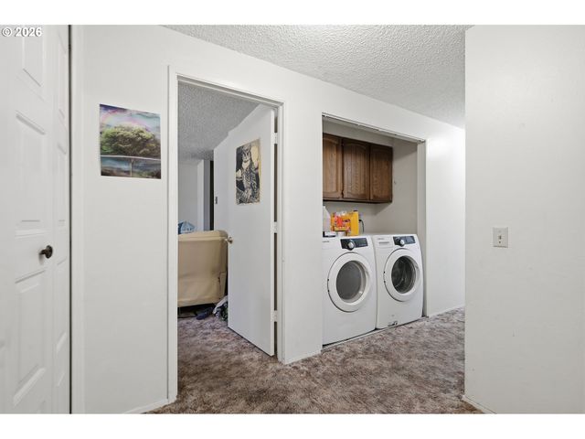 920 ECHO HOLLOW Rd, Eugene, OR 97402