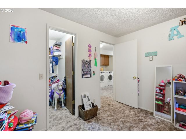 920 ECHO HOLLOW Rd, Eugene, OR 97402