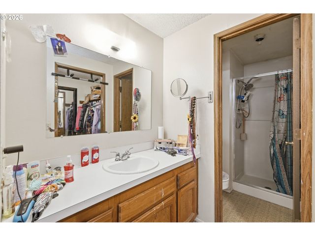 920 ECHO HOLLOW Rd, Eugene, OR 97402