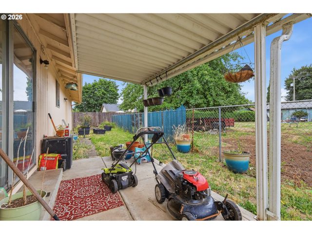 920 ECHO HOLLOW Rd, Eugene, OR 97402
