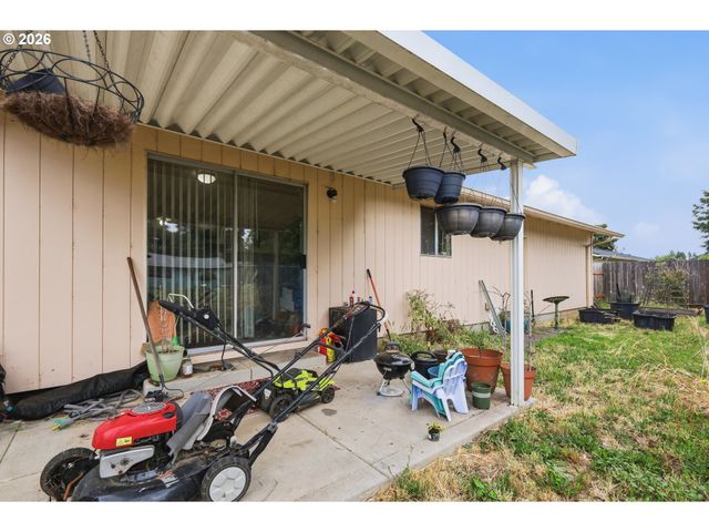 920 ECHO HOLLOW Rd, Eugene, OR 97402