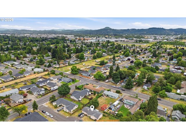 920 ECHO HOLLOW Rd, Eugene, OR 97402