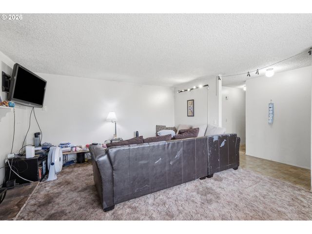 920 ECHO HOLLOW Rd, Eugene, OR 97402