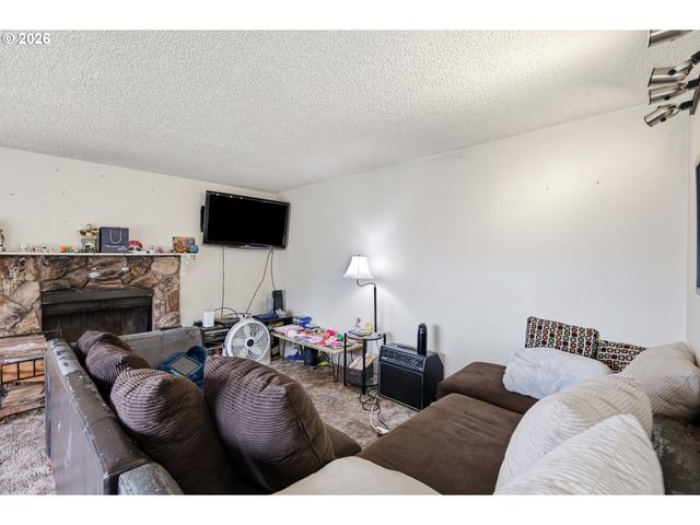920 ECHO HOLLOW Rd, Eugene, OR 97402