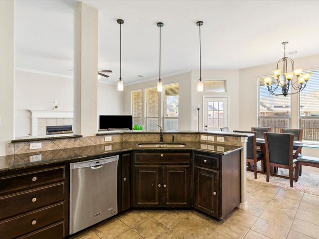 4925 Breezewind Lane, Fort Worth, TX 76123