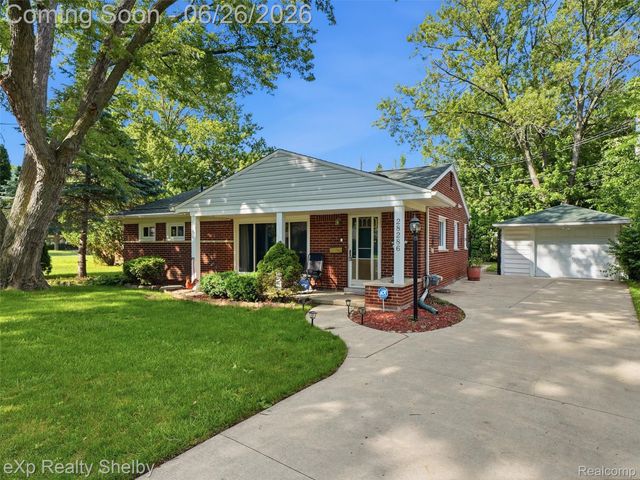 28286 Red Leaf Lane, Southfield, MI 48076