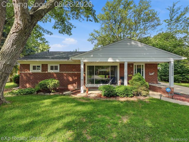 28286 Red Leaf Lane, Southfield, MI 48076