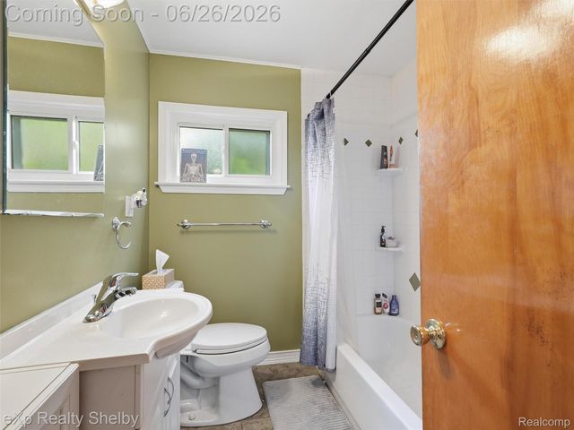 28286 Red Leaf Lane, Southfield, MI 48076