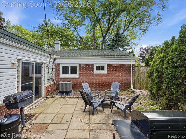 28286 Red Leaf Lane, Southfield, MI 48076