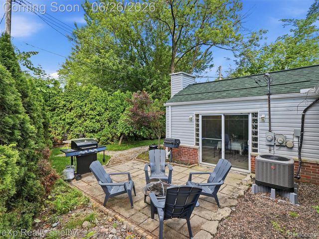 28286 Red Leaf Lane, Southfield, MI 48076